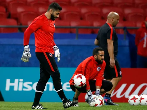 Johnny Herrera aplaude a Bravo: "Es un arquero muy maduro"