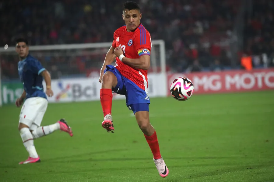 Sánchez no tuvo una gran actuación ante Paraguay | Foto: Photosport