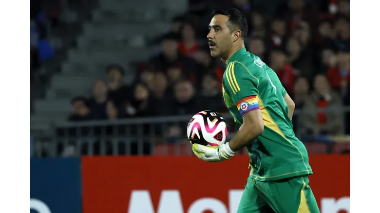 Claudio Bravo mantiene tranquilidad sobre su futuro. No descarta el retiro.