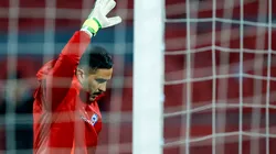 Claudio Bravo habría sufrido un esguince de rodilla Andres Pina/Photosport