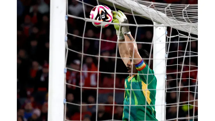 Bravo, Cortés y Arias preocupan en La Roja