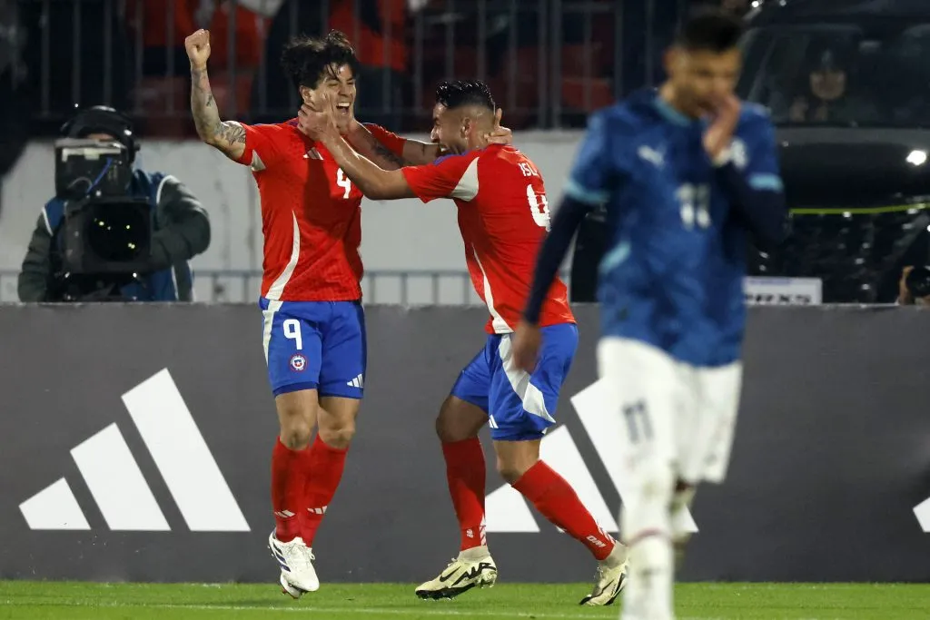 Dávila celebrando un nuevo tanto en La Roja | FOTO: Andres Pina/Photosport
