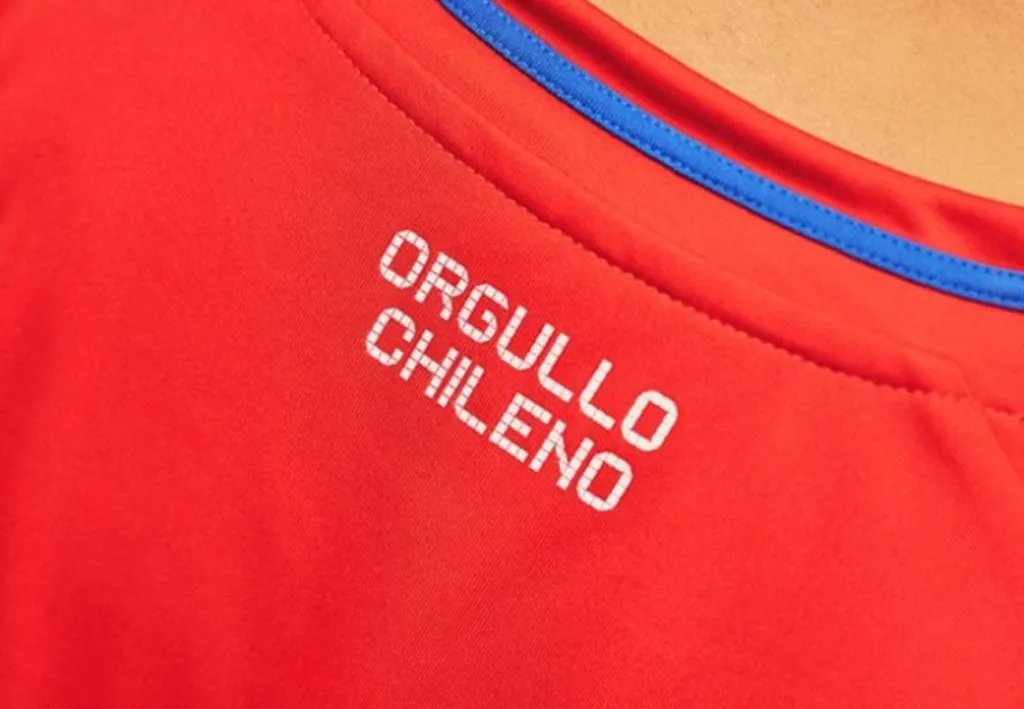 Esta es la leyenda que aparece en parte posterior de la nueva camiseta de la Selección Chilena.