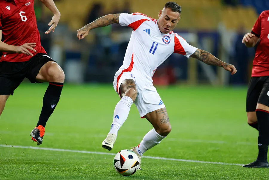 Eduardo Vargas irá desde el arranque hoy. | Foto: Photosport