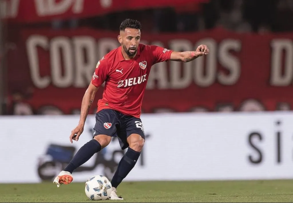En Independiente buscan a Felipe Loyola como reemplazo de Mauricio Isla.