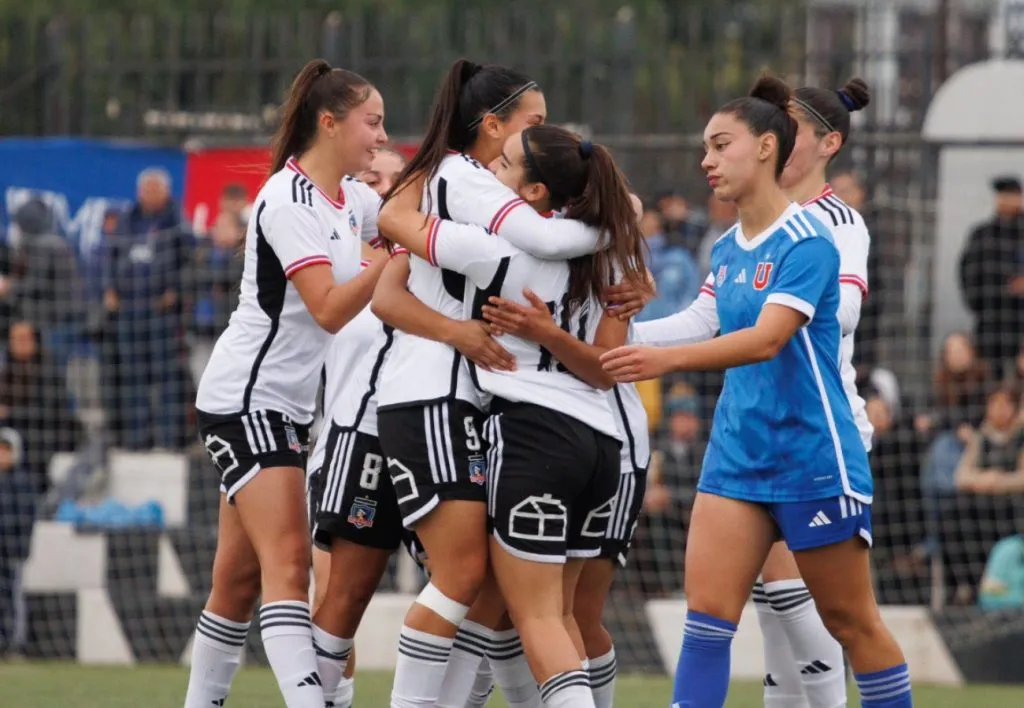 La Sub 19 de Colo Colo clasificó a la final del Torneo de Apertura Femenino y eliminó a su archirrival, Universidad de Chile. (Foto: @ColoColoFem)
