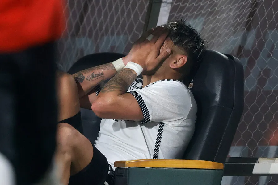 Palacios combinó buenas con malas en el primer semestre albo. | Foto: Photosport