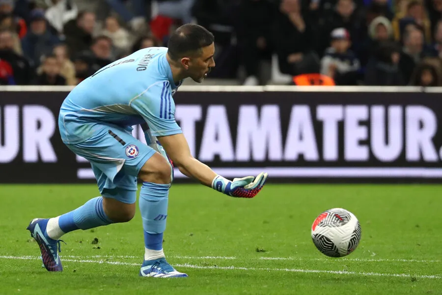 Claudio Bravo ya entrena con La Roja en JPD. | Foto: Photosport