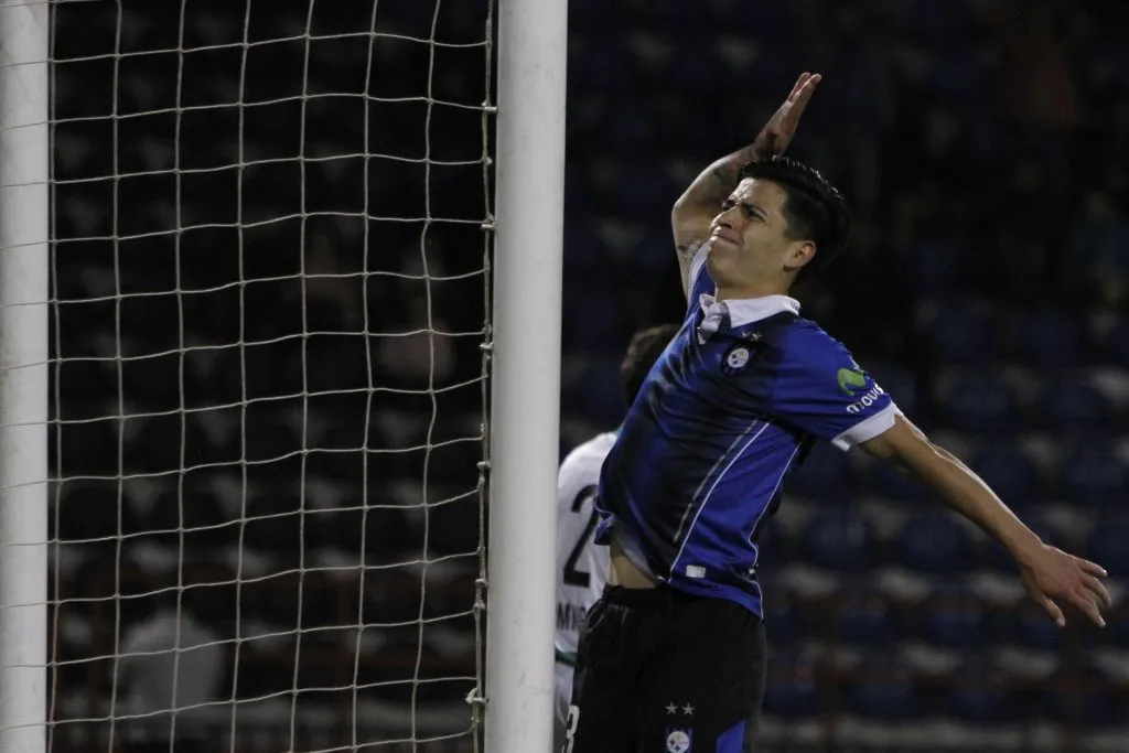 Víctor Dávila vistiendo la camiseta de los Siderúrgicos | FOTO: Dragomir Yankovic/Photosport