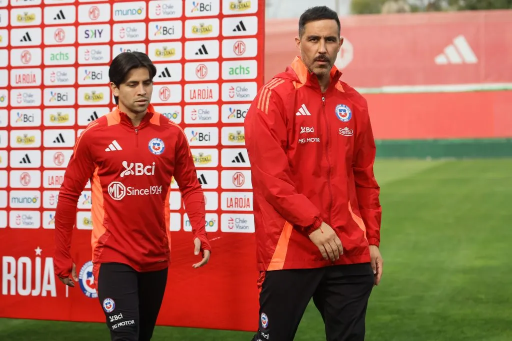 Claudio Bravo y Víctor Dávila atendieron a la prensa en Juan Pinto Durán (Foto: Photosport)