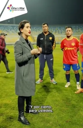 El diálogo de la alcaldesa con los jugadores del Glorias Navales (Captura)