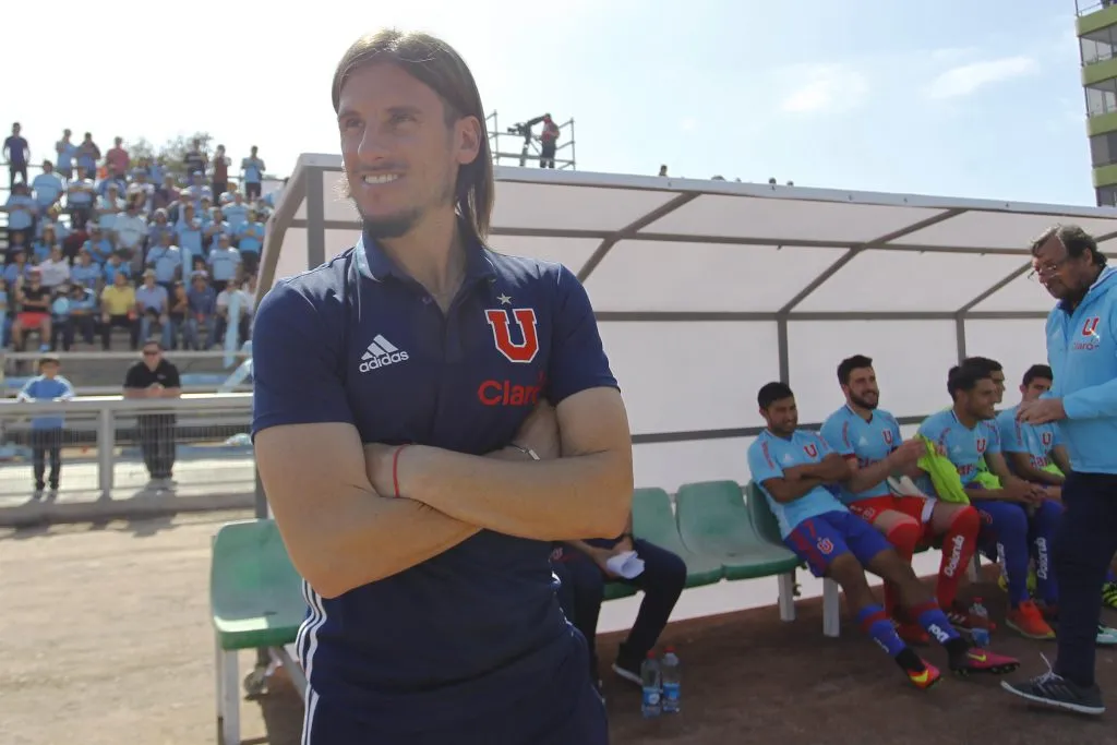 Los hinchas de la U siguen recordando con tristeza el paso de Beccacece | FOTO: Alex Díaz/Photosport