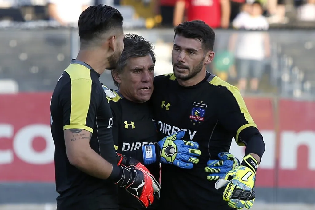 Julio Rodríguez en su etapa como preparador de arqueros de Colo Colo en 2016. (Foto: Paul Plaza/Photosport)