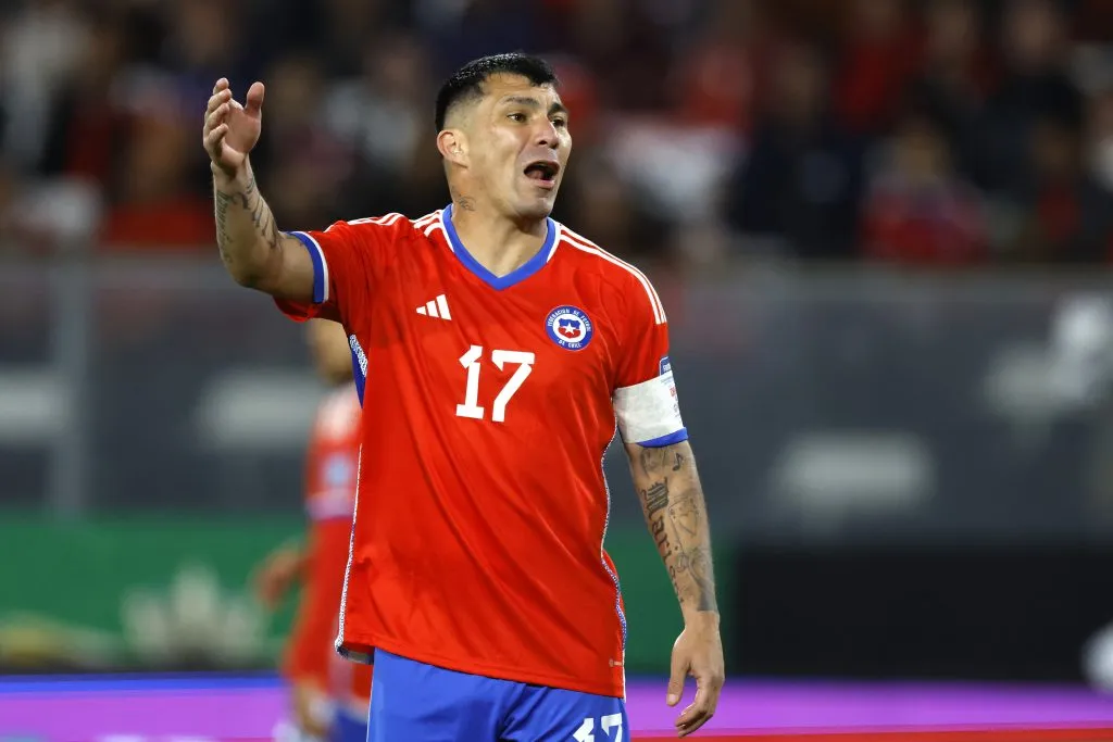 La dirigencia de Blanco y Negro no vería con buenos ojos la contratación de Gary Medel. (Foto: Andrés Pina/Photosport)