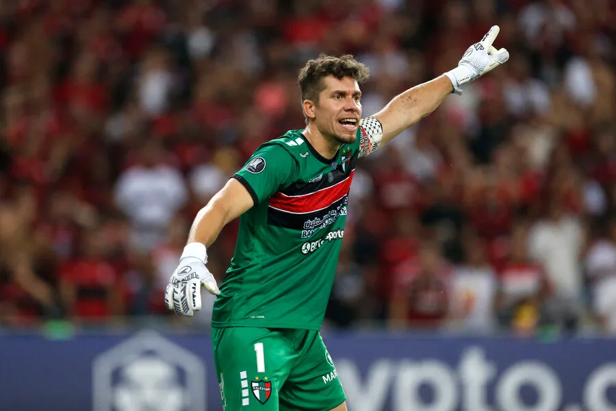 Johnny Herrera se inclinó por Rigamonti. | Foto: Photosport