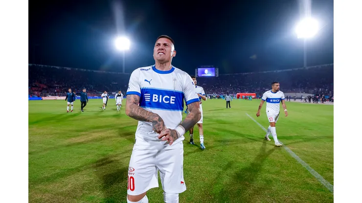 Nicolás Castillo tendría un pie fuera de la UC por polémicos gestos (Foto: Photosport)