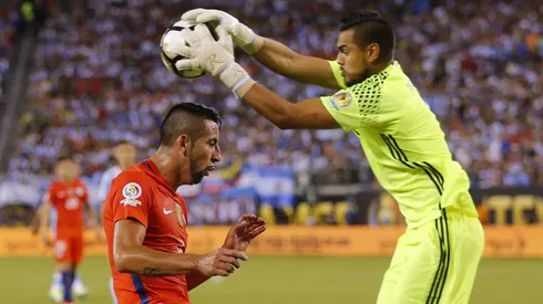 Sergio Romero no olvida a la Selección Chilena luego de perder las definiciones en la Copa América 2015 y la Centenario 2026.