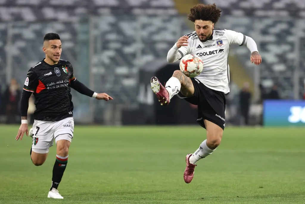 Maximiliano Falcón quiere hacer respetar su contrato en Colo Colo, pero también sabe que pueden llegar ofertas buenas para el club. (Foto: Photosport)