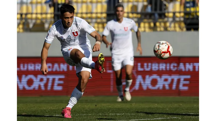 Lucas Assadi será titular en Universidad de Chile.