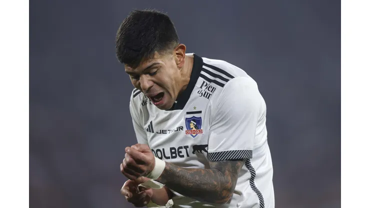 Esteban Pavez se mostró molesto tras la derrota de Colo Colo. (Foto: Felipe Zanca /Photosport)