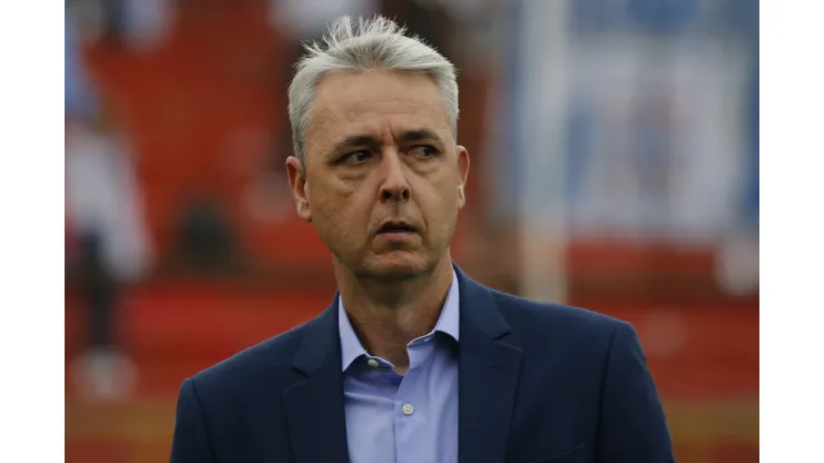 Tiago Nunes se refiere a cómo busca soluciones en la UC y para eso tiene un primer mercado a observar. (Foto: Photosport)