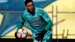 Miguel Jiménez defiende con todo a Gabriel Castellón.