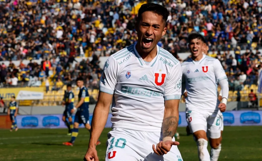 Héctor Pinto confía en el talento de Lucas Assadi. Quiere más minutos para la promesa de Universidad de Chile.
