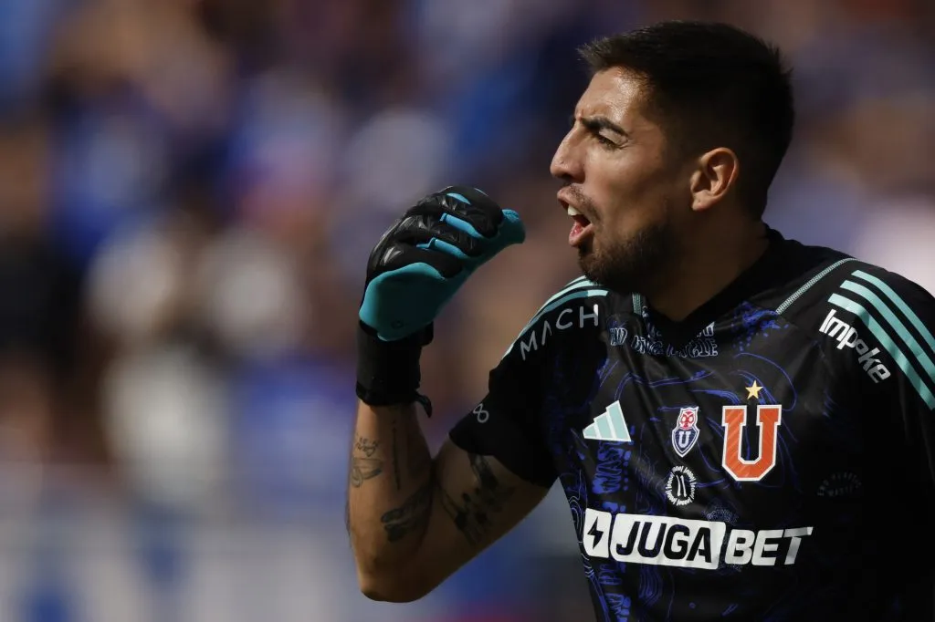 El portero nacional se lució con varias atajadas frente a Everton de Viña del Mar | FOTO: Andres Pina/Photosport