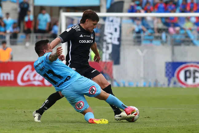 Pollo Véliz pierde la paciencia con Leo Gil. | Foto: Photosport
