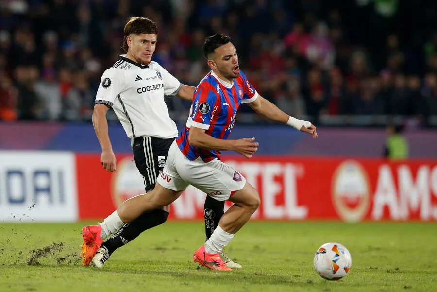 Palacios blinda al Colo Gil. | Foto: Photosport