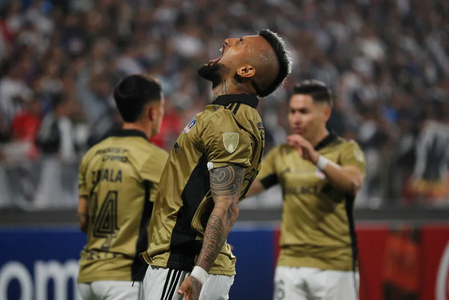 Arturo Vidal es clave para Jorge Almirón. | Foto: Photosport