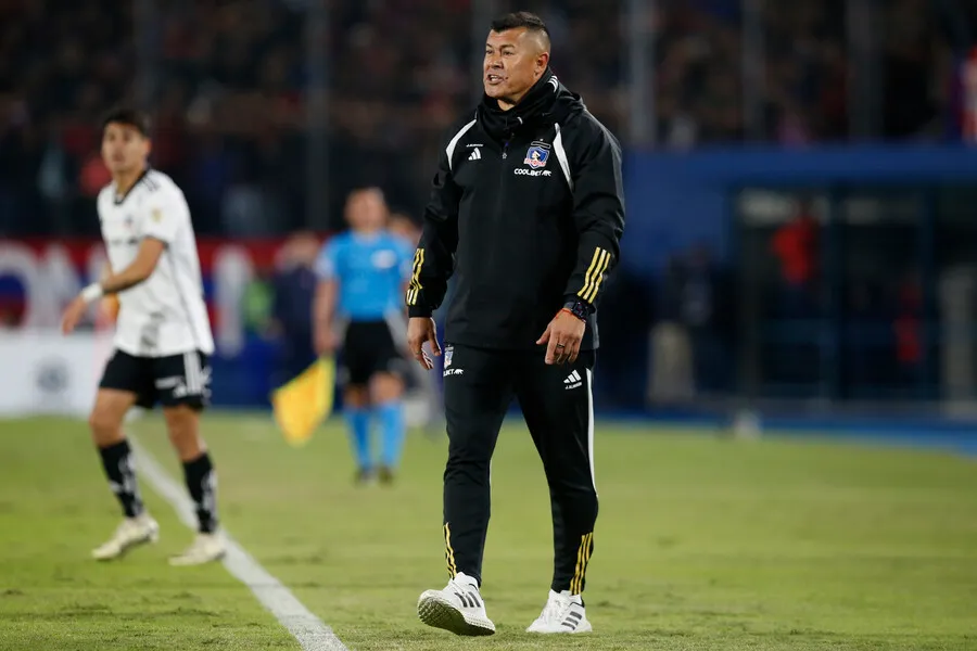 Almirón quiere refuerzos en Colo Colo. | Foto: Photosport