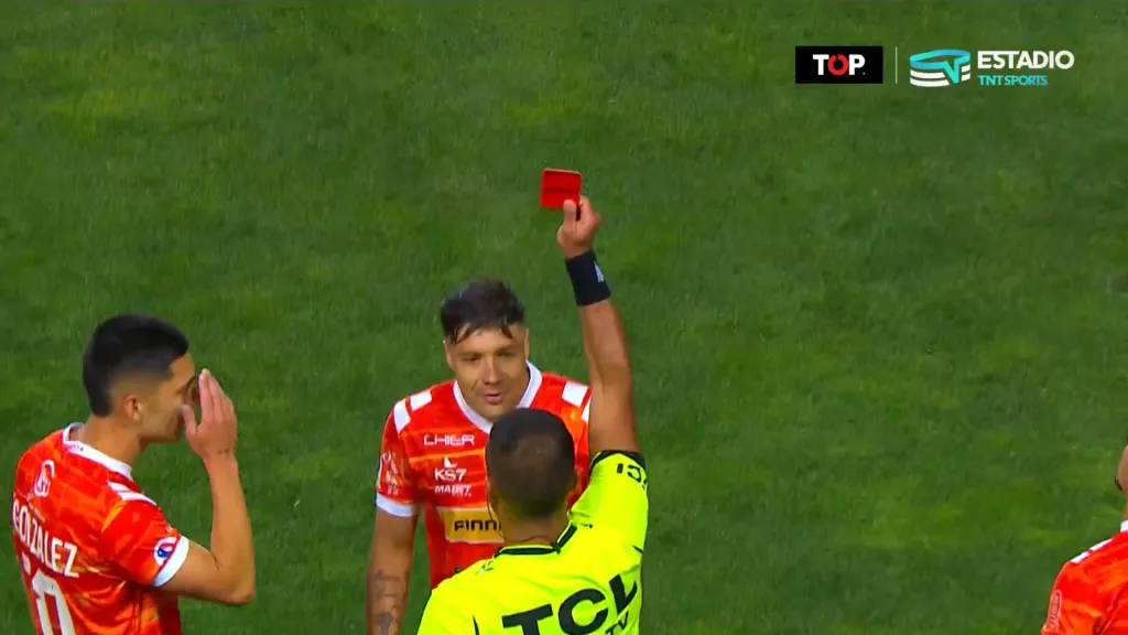 Christian Bravo fue expulsado en goleada que sufrió Cobreloa. (Foto: TNT Sports)