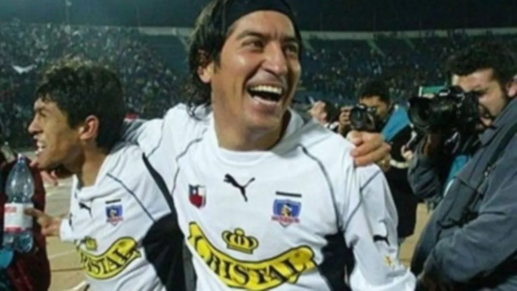 Zamorano festejando un título como jugador del Cacique.