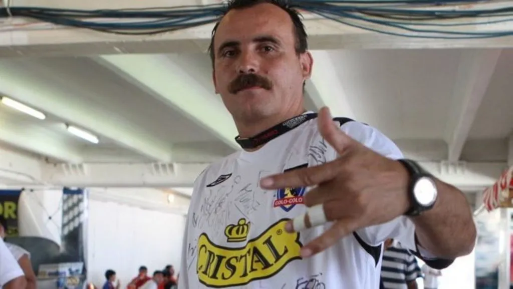 Humorista, bombero… y un verdadero fanático colocolino.