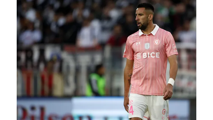 Mauricio Isla volverá al Estadio Monumental. (Foto: Andrés Pina/Photosport)
