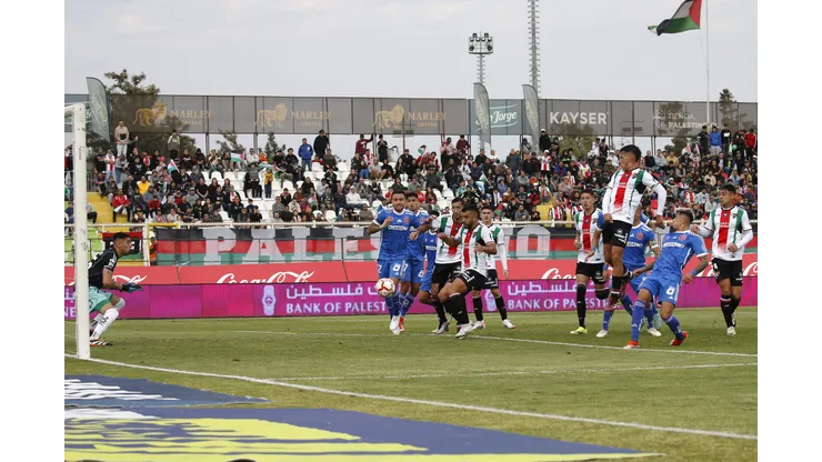 Palestino y Universidad de Chile juegan una de las finales regionales de la Copa Chile. (Foto: Photosport)
