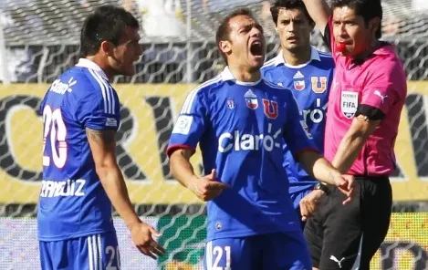 La gran interrogante es si es que Díaz y Aránguiz jugarán juntos o no en la U (Archivo)