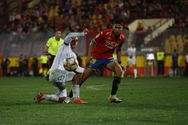 Según Cristián Caamaño, el defensa por el que va Universidad de Chile es Jonathan Villagra. 