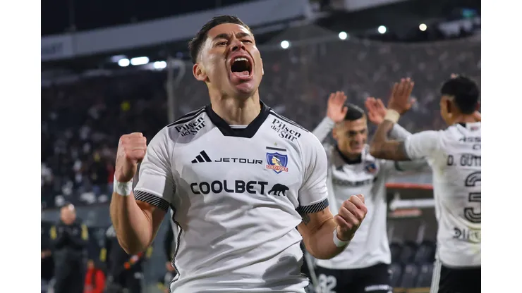 Óscar Opazo volvió a las celebraciones en Colo Colo. (Foto: Marcelo Hernández/Photosport)