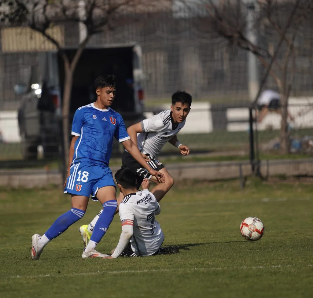 Héctor Canelo ingresó en el segundo tiempo por el lesionado Sebastián Painén (Bolavip)