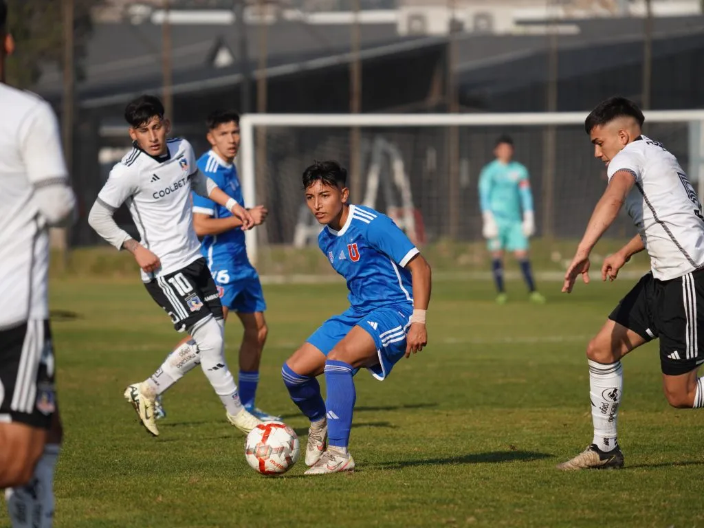 Gran victoria azul en Macul (Bolavip)