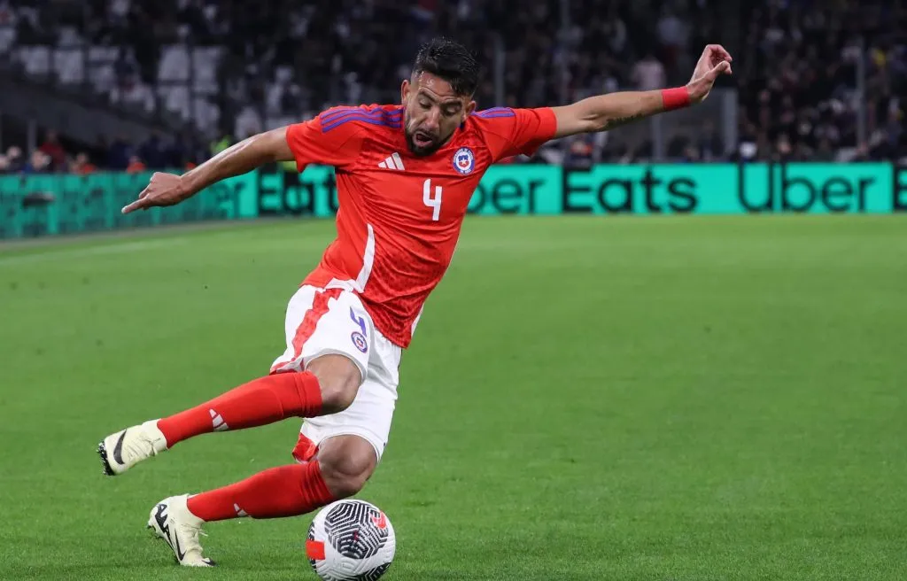 Colo Colo aun no logra sellar la contratación de Mauricio Isla