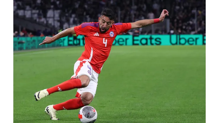 Colo Colo aun no logra sellar la contratación de Mauricio Isla