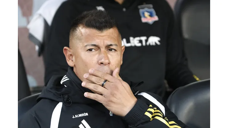 Jorge Almirón tiene un gran problema en Colo Colo. (Foto: Felipe Zanca /Photosport)