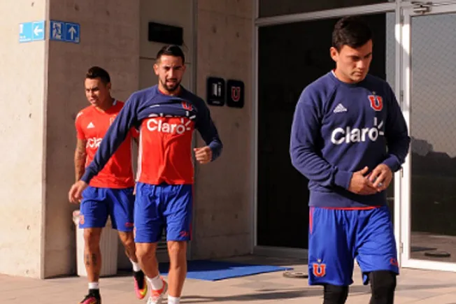 Mauricio Isla junto a Eduardo Vargas y Charles Aránguiz en el CDA | Foto: Archivo