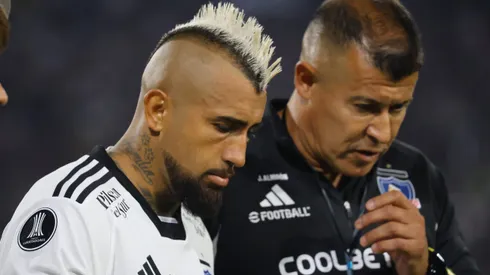 Jorge Almirón llena de elogios a Arturo Vidal en Colo Colo. (Foto: Marcelo Hernández/Photosport)
