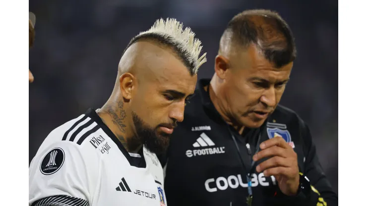 Jorge Almirón llena de elogios a Arturo Vidal en Colo Colo. (Foto: Marcelo Hernández/Photosport)