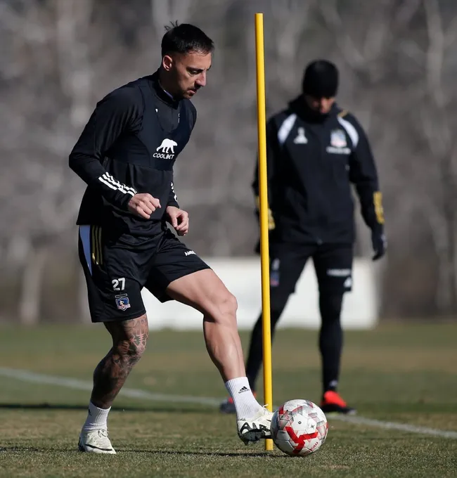 Javier Correa está entrenando con normalidad en Colo Colo.