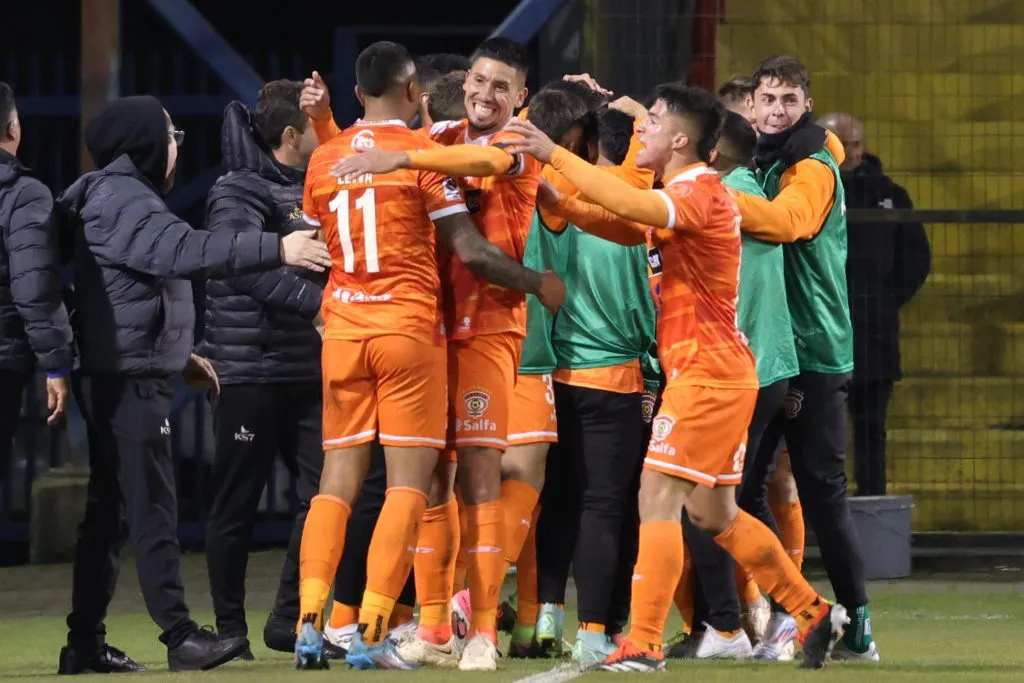 El plantel loíno buscará volver a abrazarse en condición de local | FOTO: Eduardo Fortes/Photosport